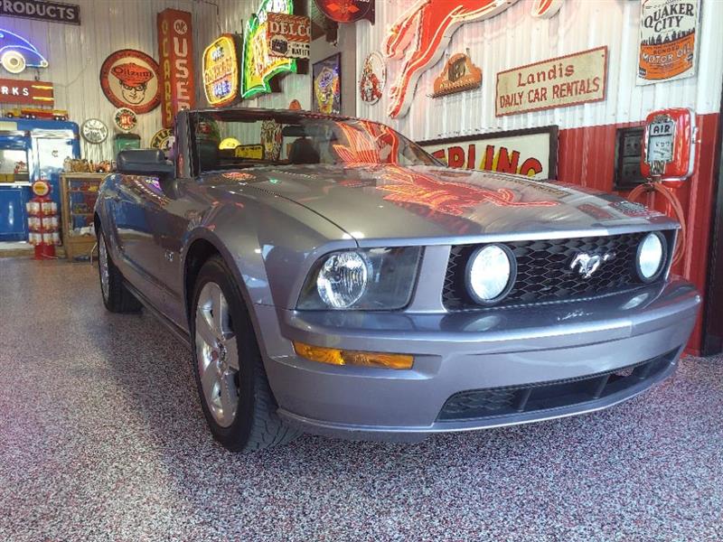 Ford Mustang GT Deluxe Convertible 2006
