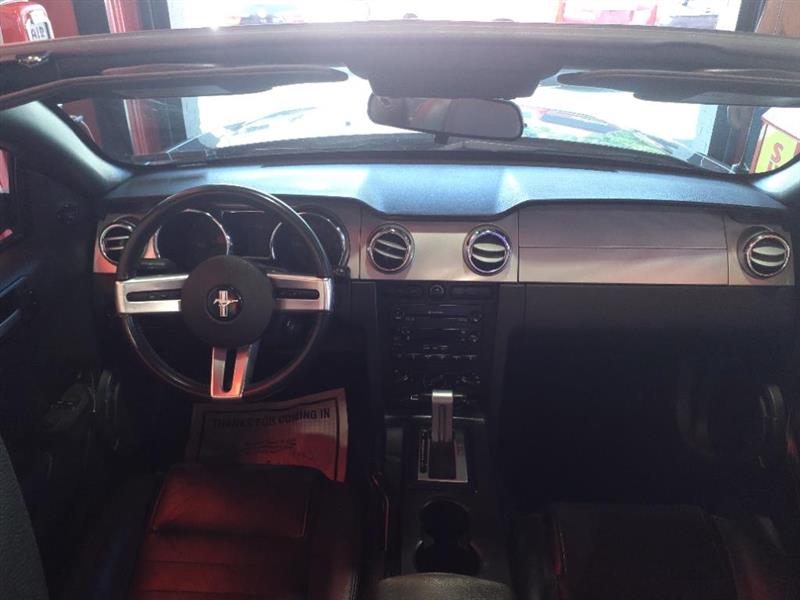 Ford Mustang GT Deluxe Convertible 2006