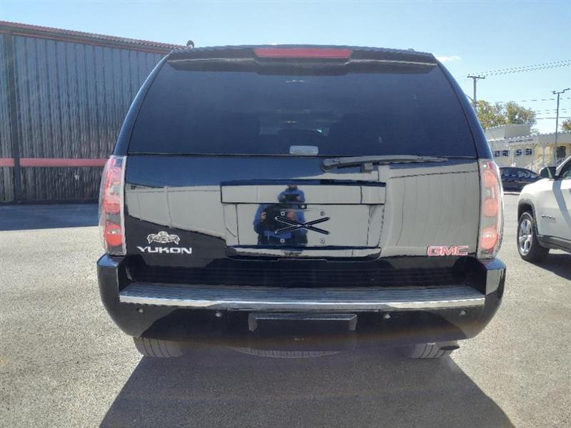 2008 GMC Yukon XL Denali's photo