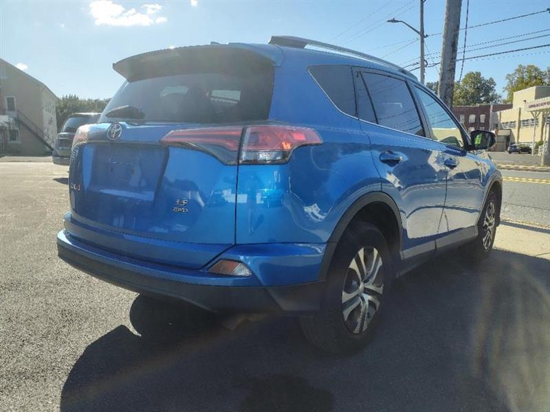 Toyota RAV4 LE AWD 2017