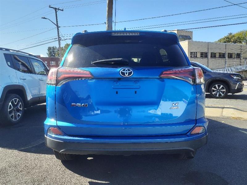 Toyota RAV4 LE AWD 2017