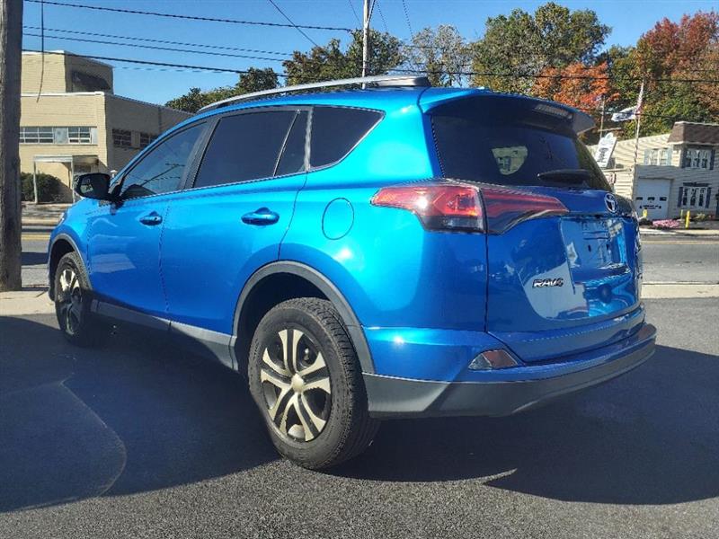 Toyota RAV4 LE AWD 2017