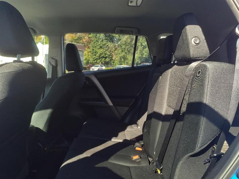 Toyota RAV4 LE AWD 2017