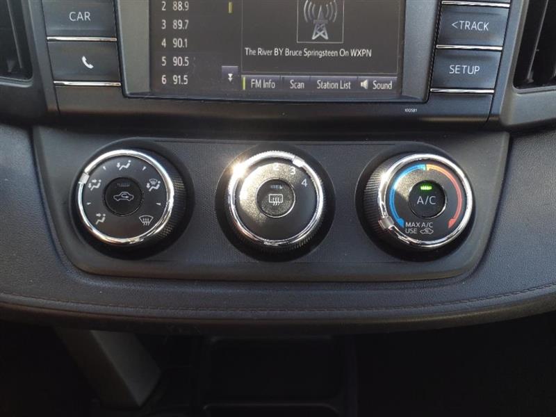 Toyota RAV4 LE AWD 2017