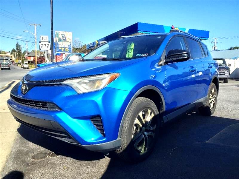 2017 Toyota RAV4 LE's photo