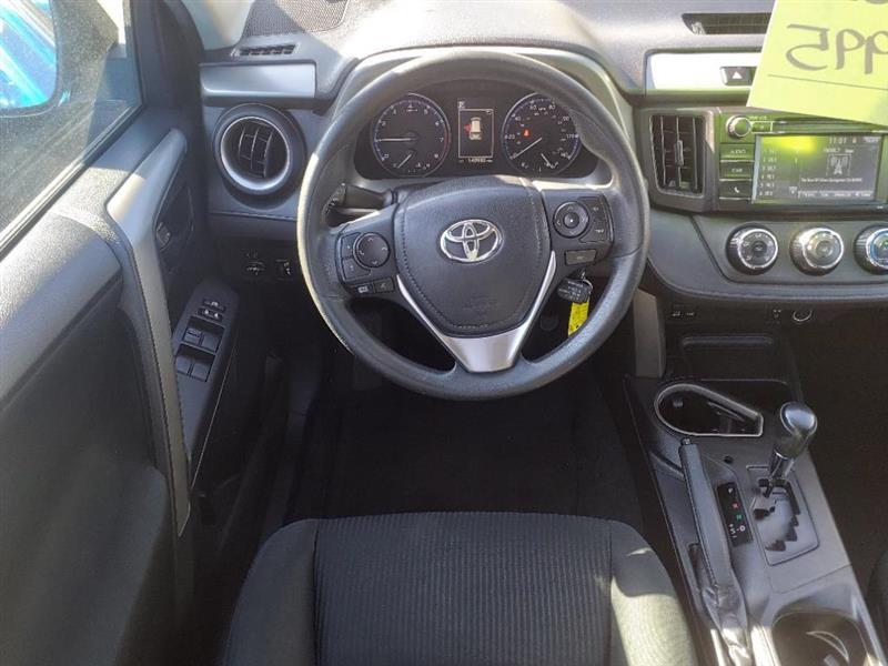 2017 Toyota RAV4 LE - Photo 9