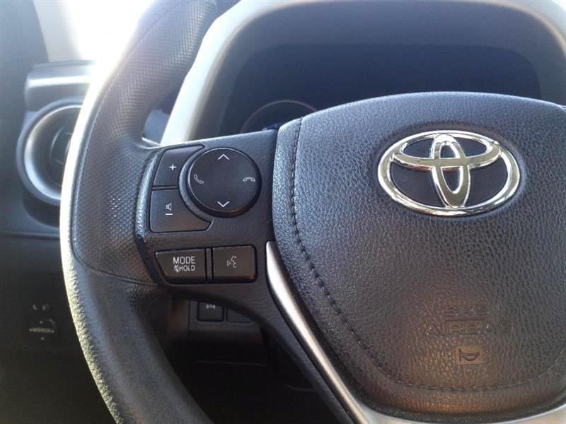 2017 Toyota RAV4 LE - Photo 18