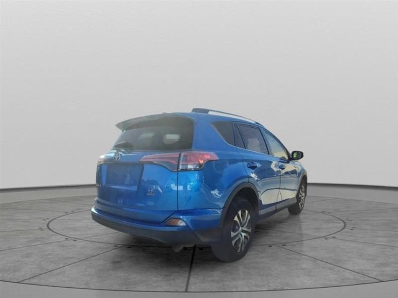 2017 Toyota RAV4 LE - Photo 4