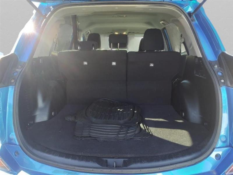 2017 Toyota RAV4 LE - Photo 7