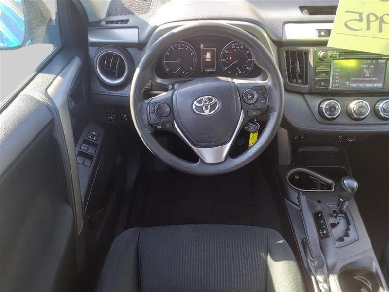 2017 Toyota RAV4 LE - Photo 9