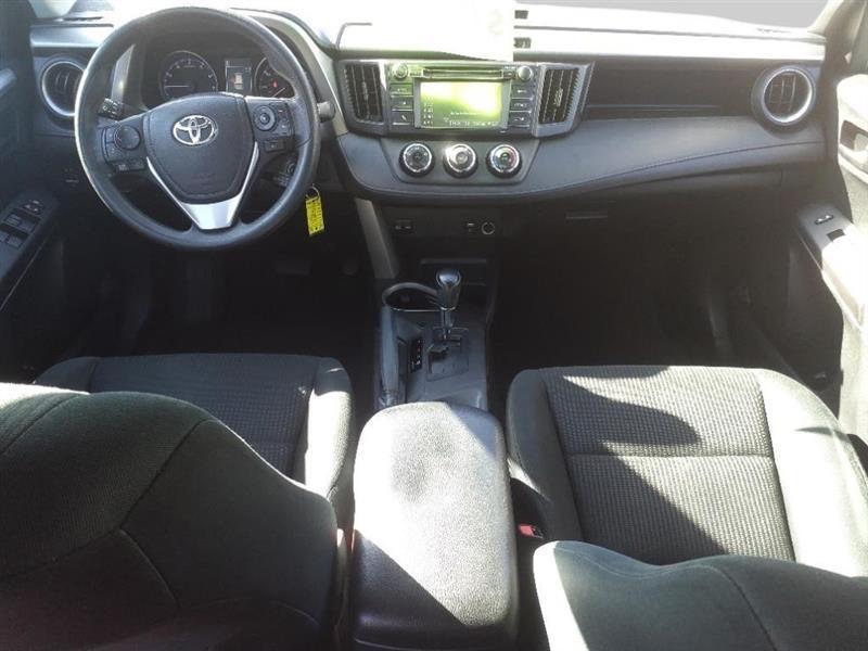 2017 Toyota RAV4 LE - Photo 10