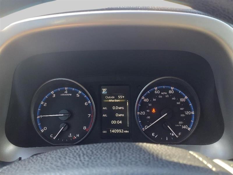 2017 Toyota RAV4 LE - Photo 17
