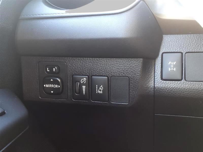 2017 Toyota RAV4 LE - Photo 20