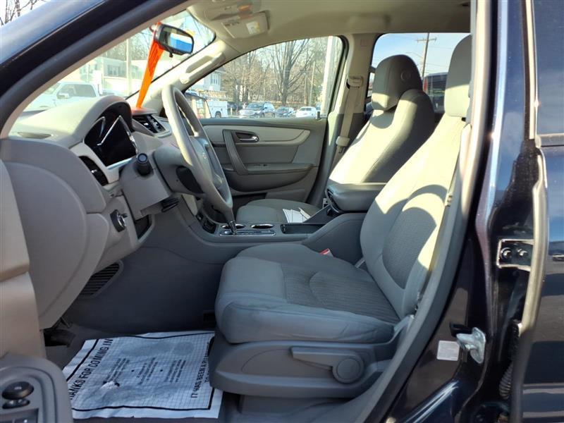 2017 Chevrolet Traverse LS - Photo 11