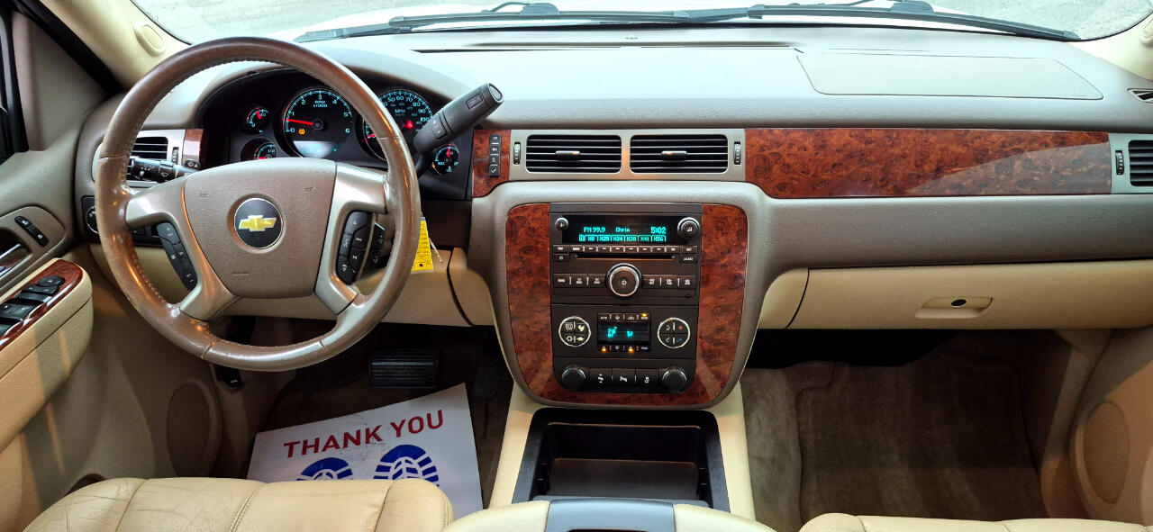 Chevrolet Suburban LT 1500 2WD 2013