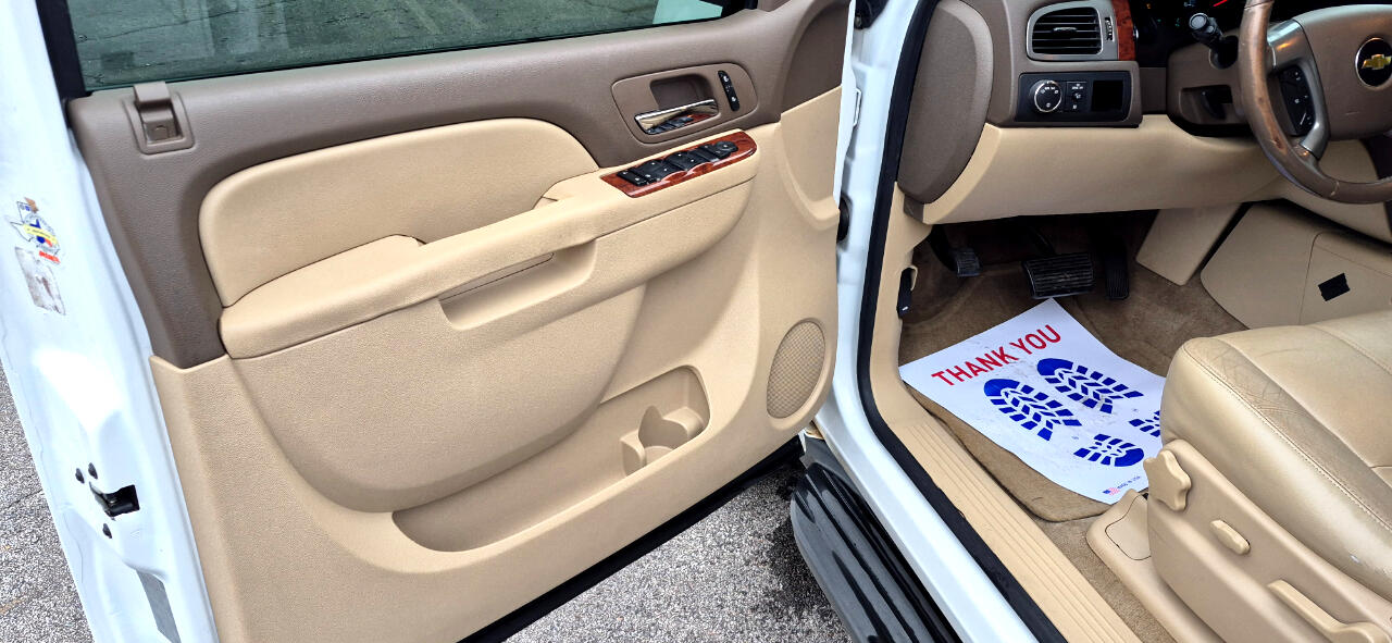 Chevrolet Suburban LT 1500 2WD 2013