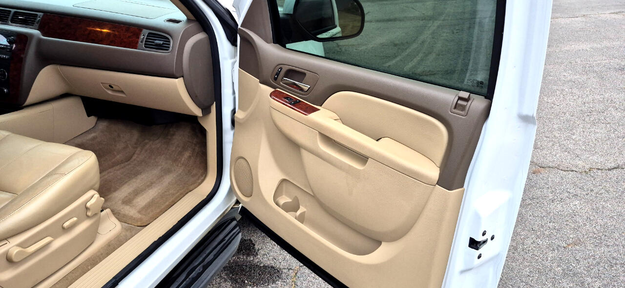 Chevrolet Suburban LT 1500 2WD 2013