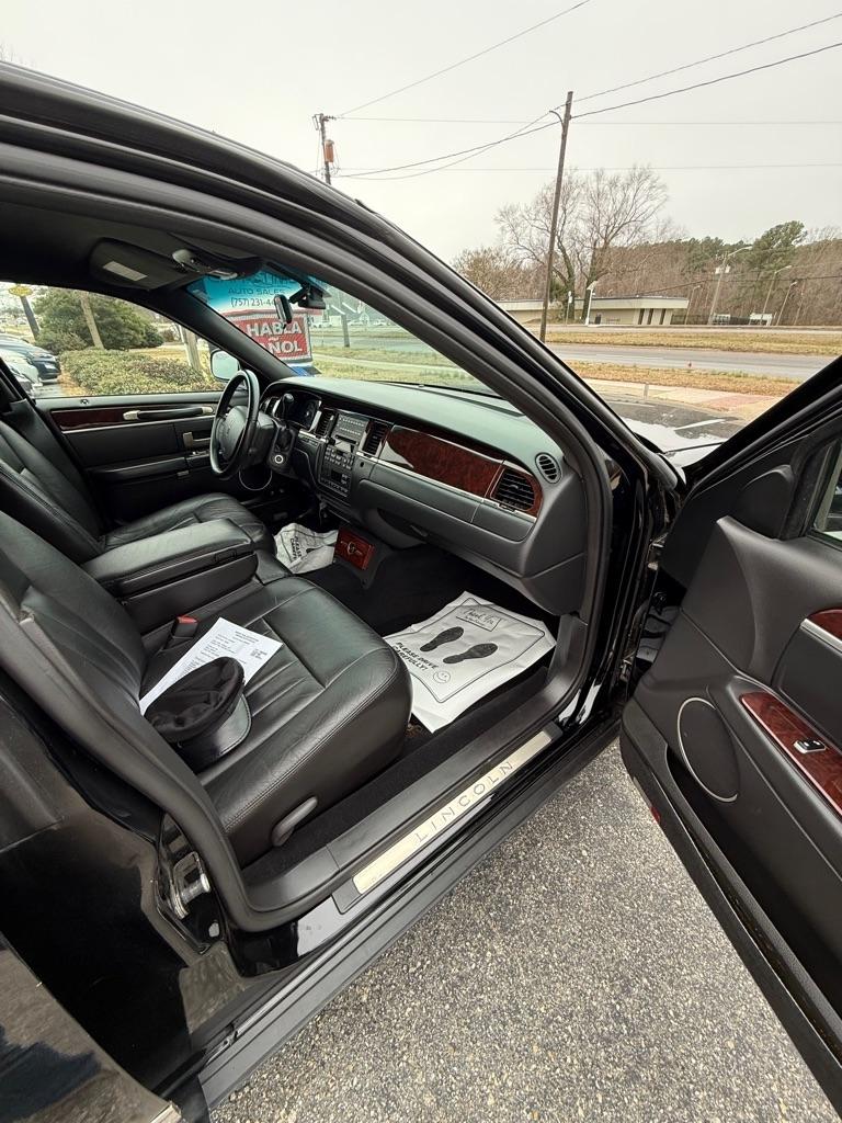 Lincoln Town Car  2008