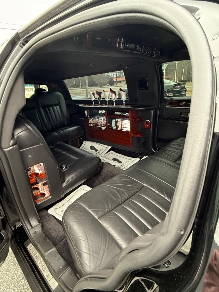 Lincoln Town Car  2008
