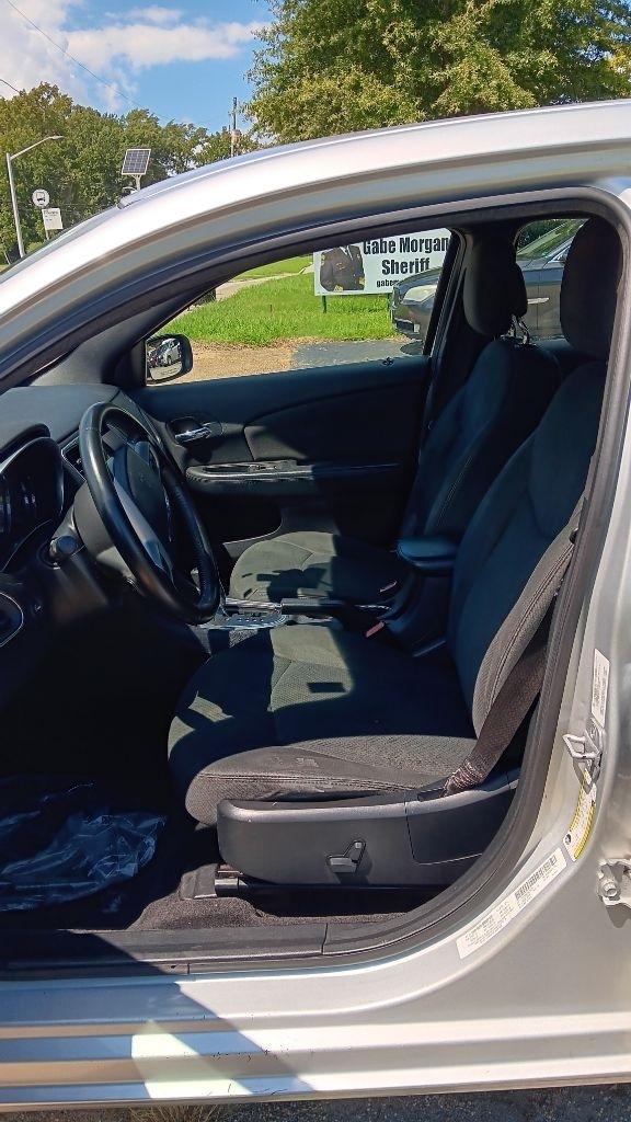 Chrysler 200  2012