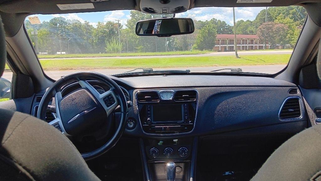 Chrysler 200  2012