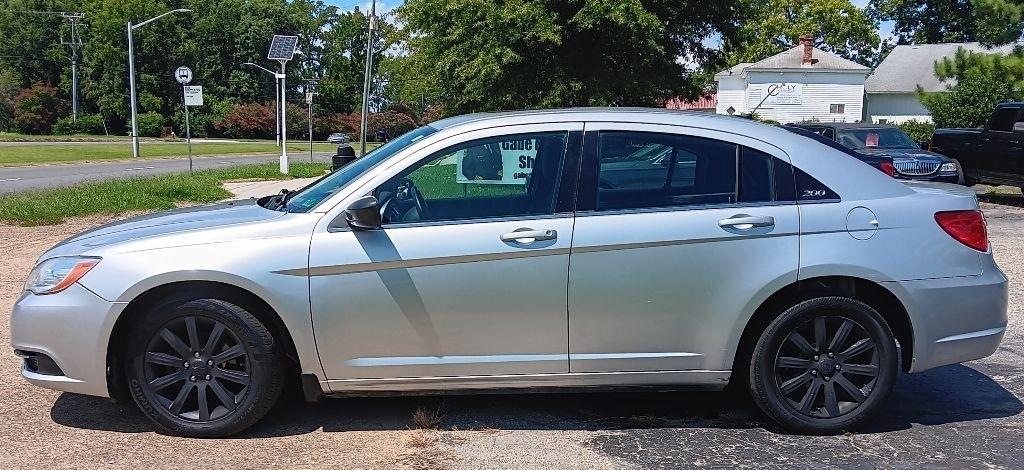 Chrysler 200  2012