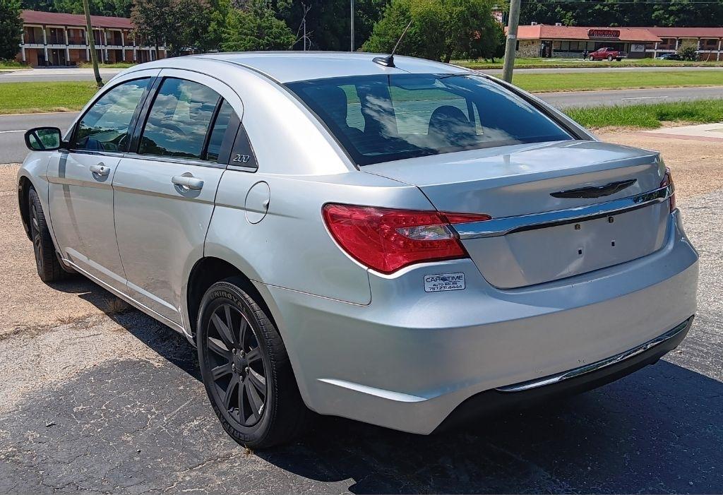Chrysler 200  2012