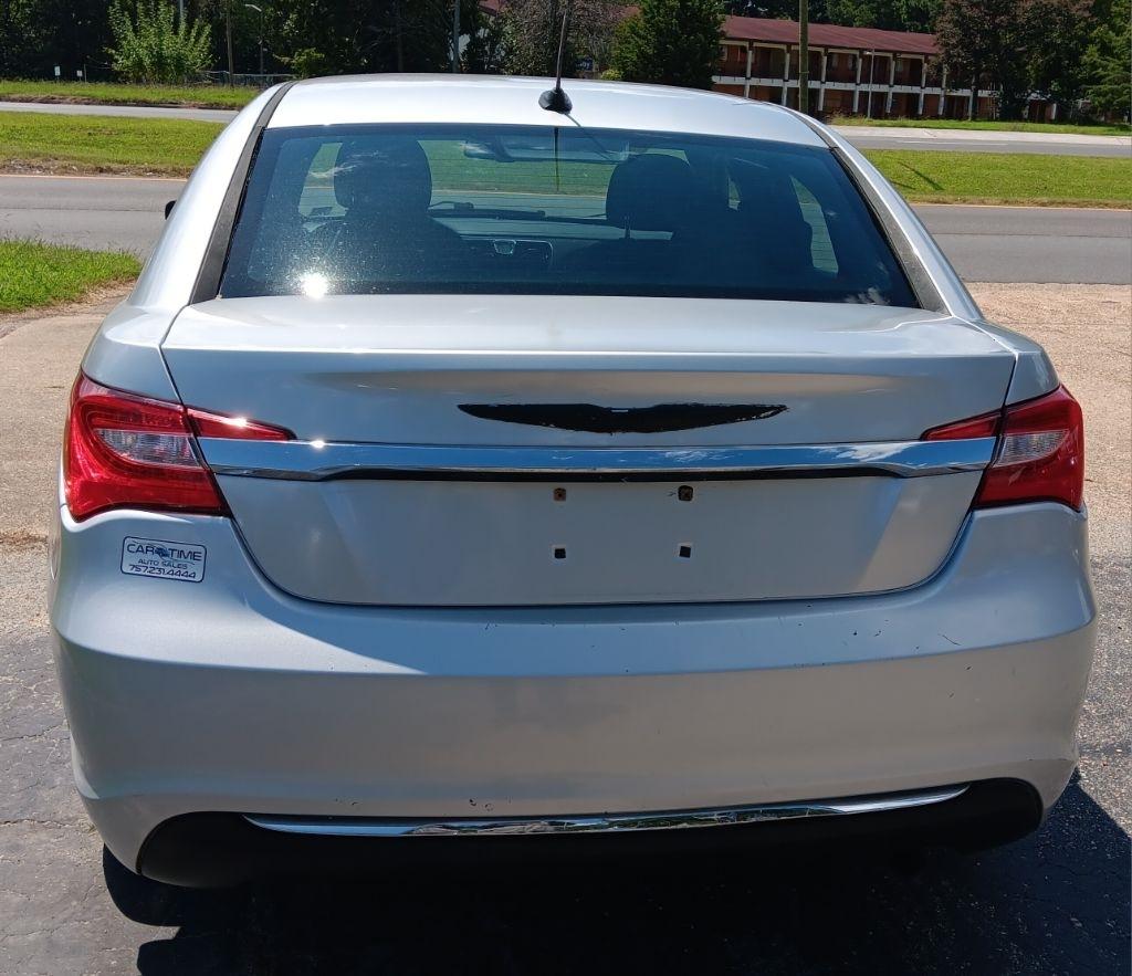 Chrysler 200  2012