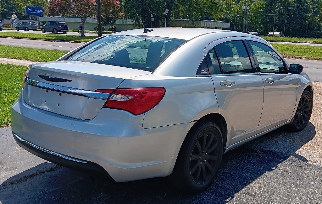 Chrysler 200  2012