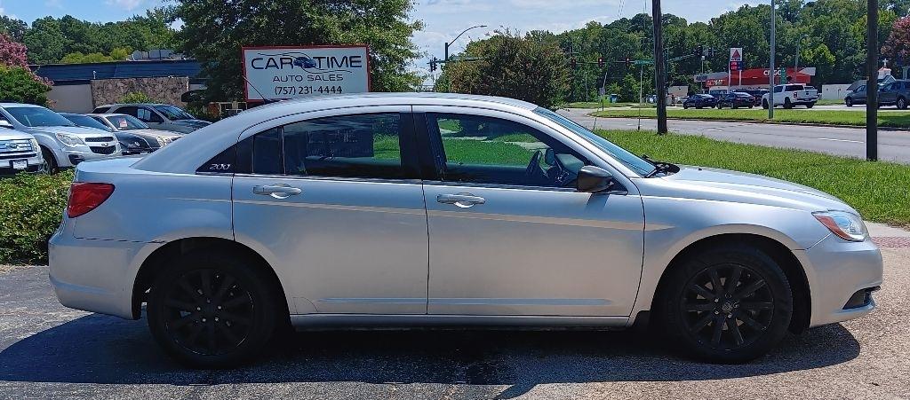 Chrysler 200  2012