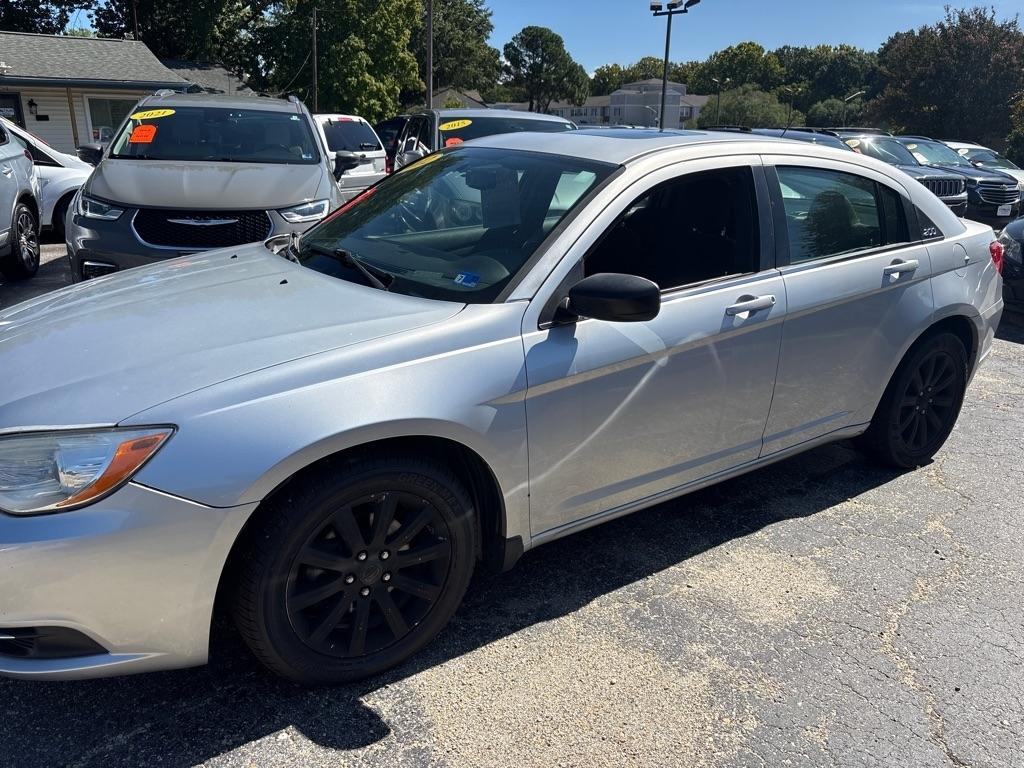 Chrysler 200  2012