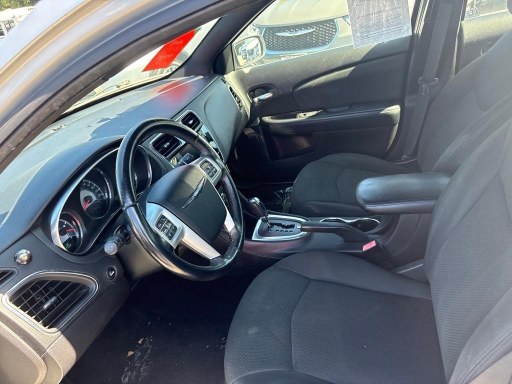 Chrysler 200  2012