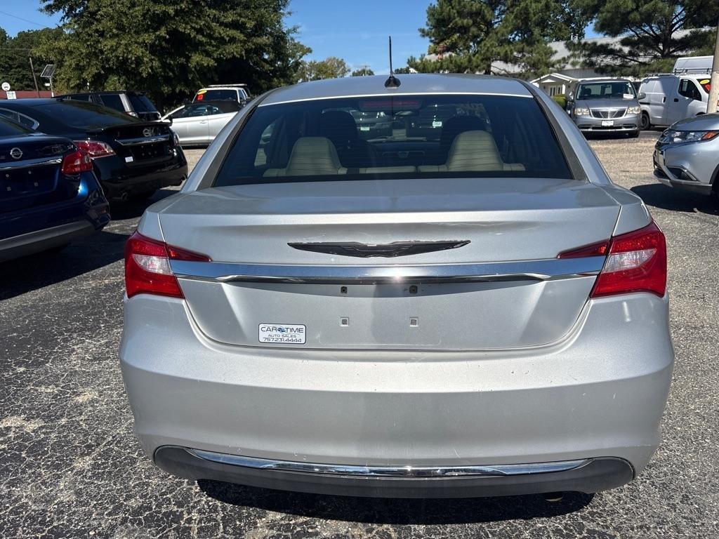 Chrysler 200  2012