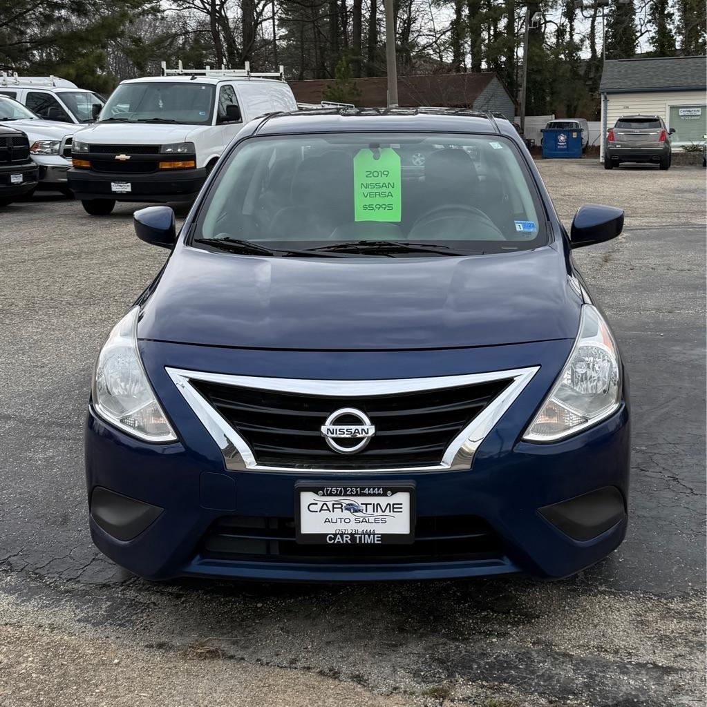 Nissan Versa  2019