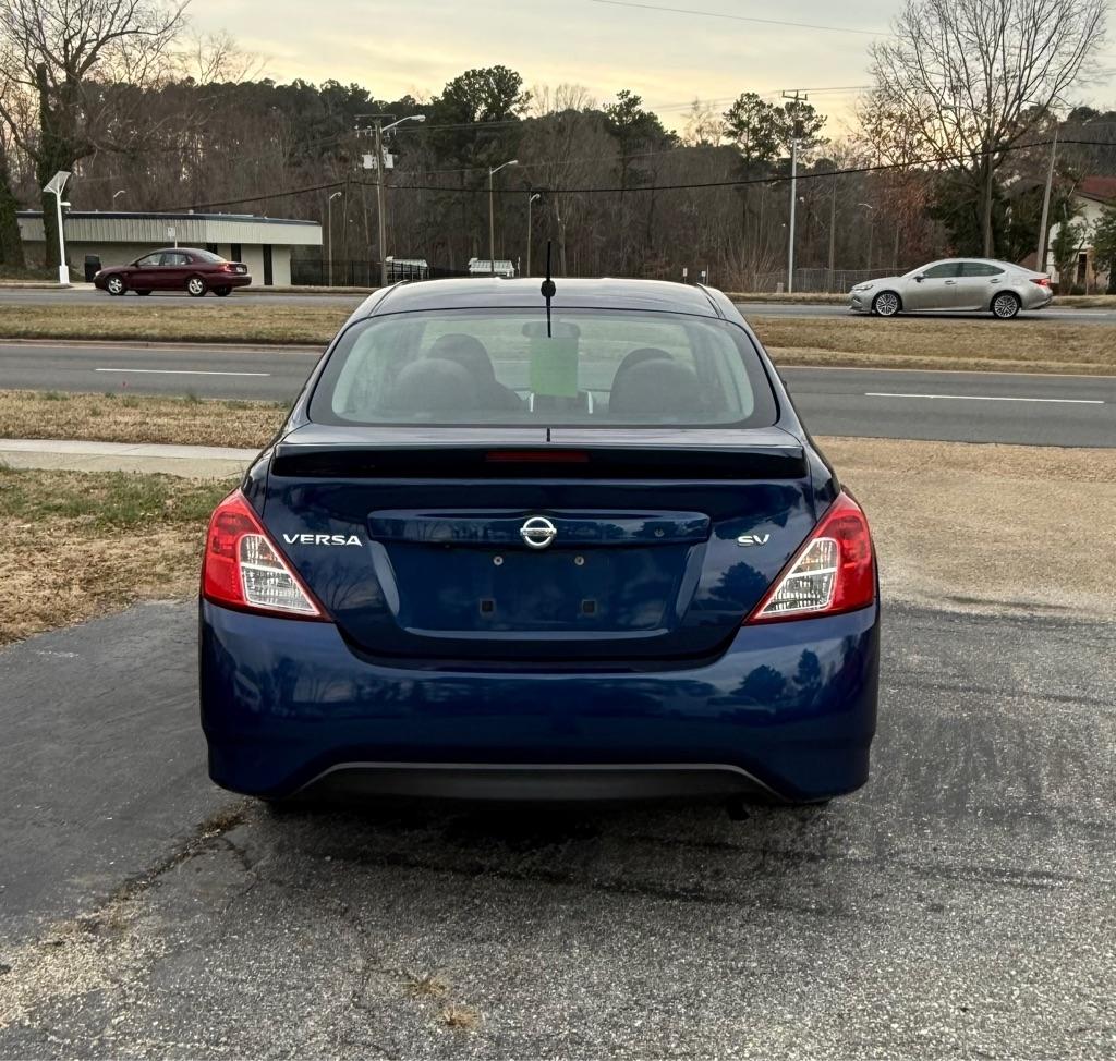 Nissan Versa  2019