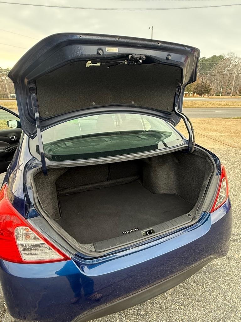Nissan Versa  2019