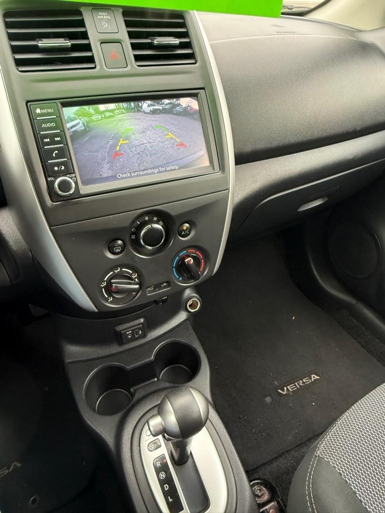 Nissan Versa  2019