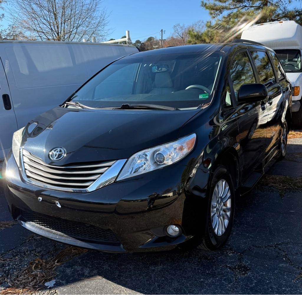 Toyota Sienna  2012