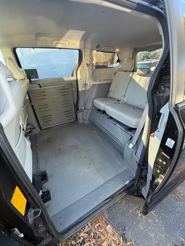 Toyota Sienna  2012