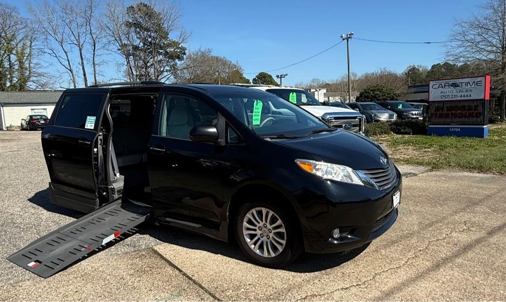 Toyota Sienna  2012