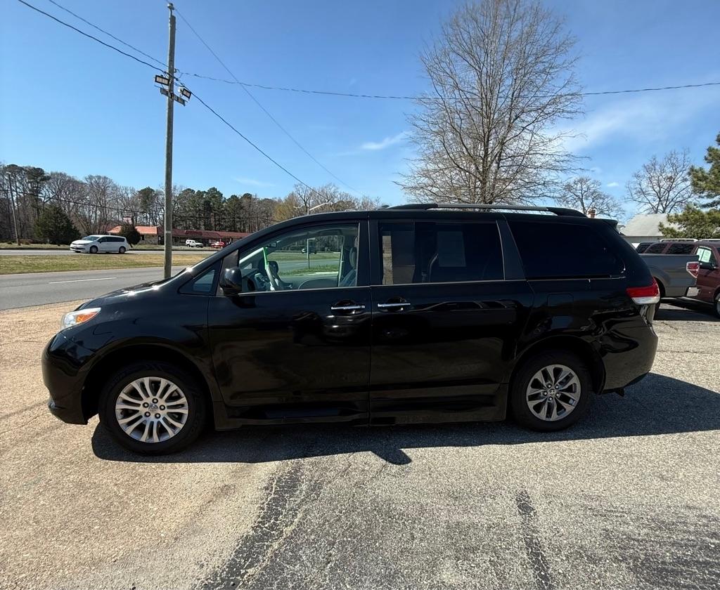 Toyota Sienna  2012
