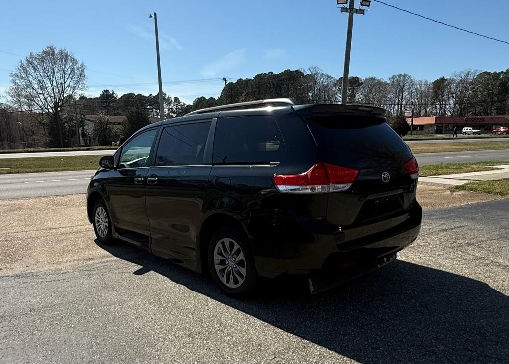 Toyota Sienna  2012