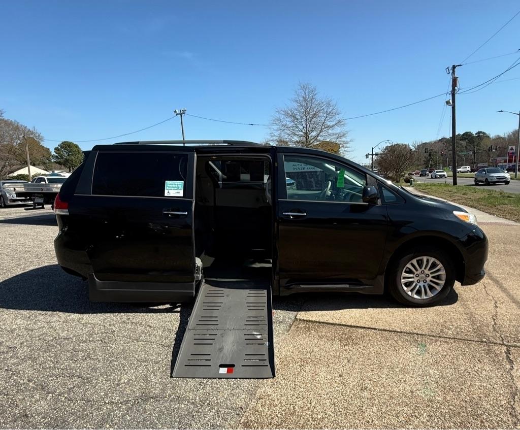 Toyota Sienna  2012