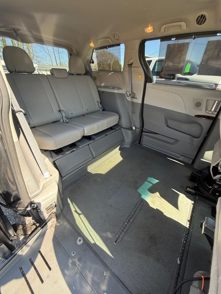 Toyota Sienna  2012