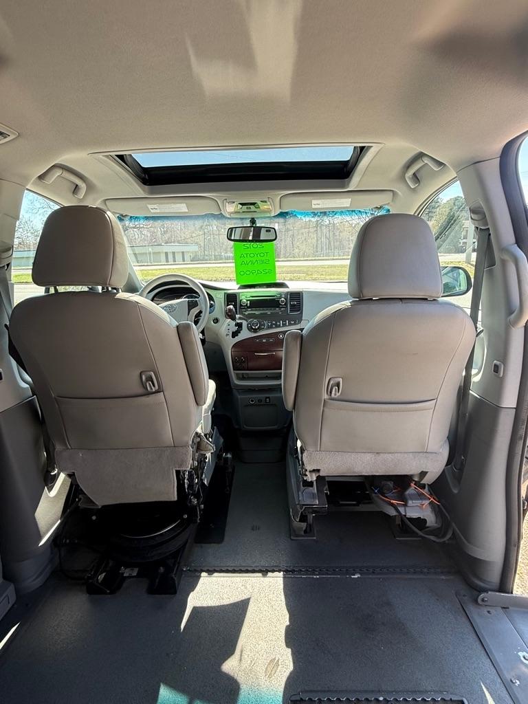 Toyota Sienna  2012