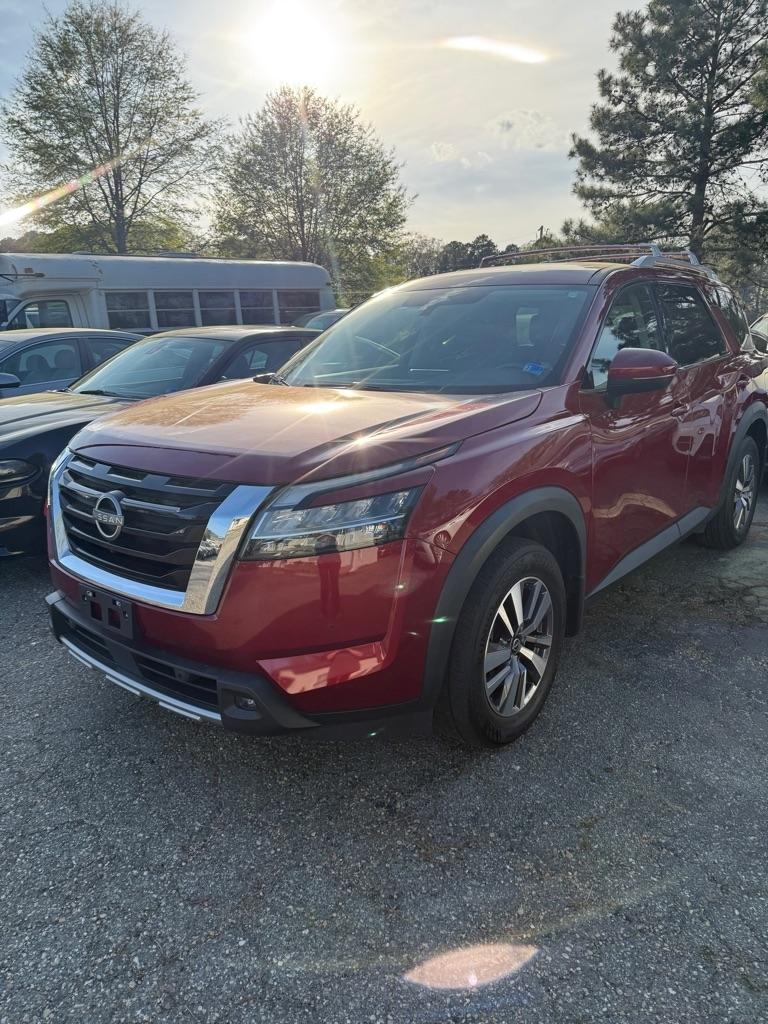 2023 Nissan Pathfinder SL