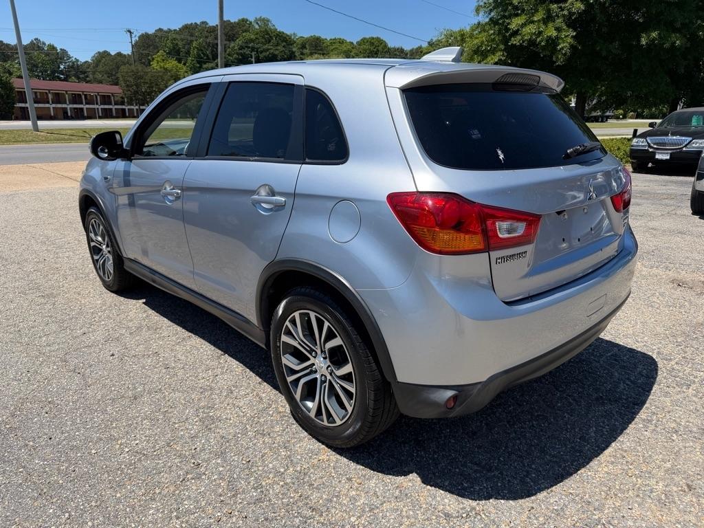 Mitsubishi Outlander Sport  2017