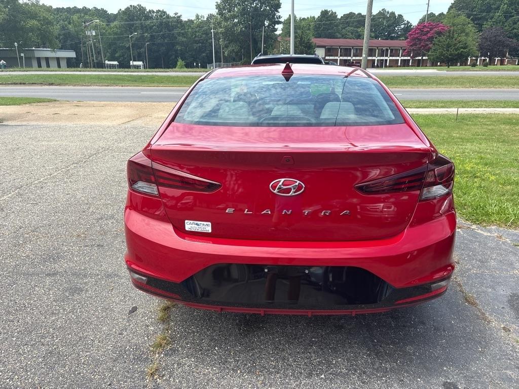 Hyundai Elantra  2020