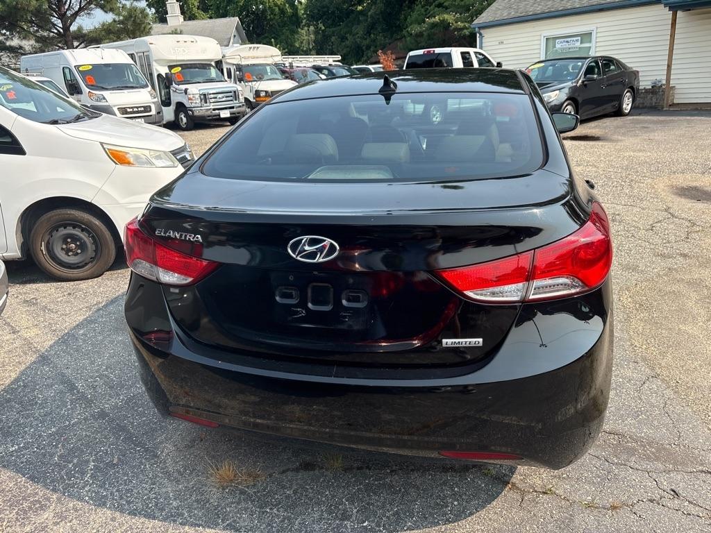Hyundai Elantra  2013