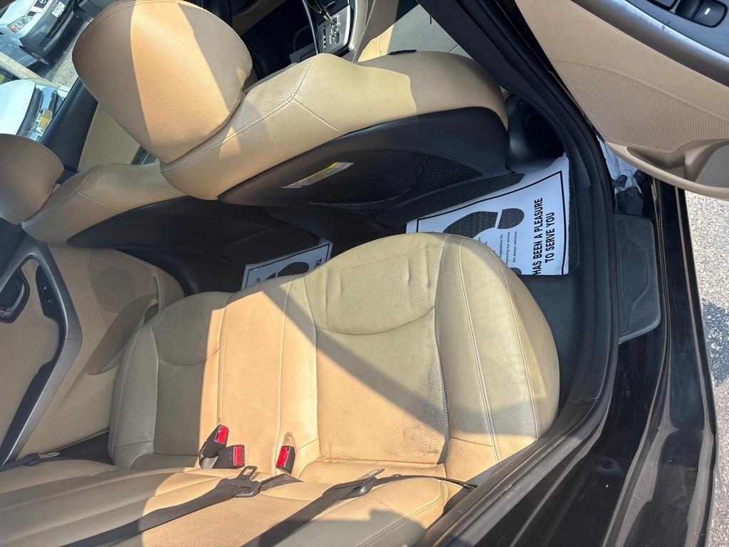 Hyundai Elantra  2013